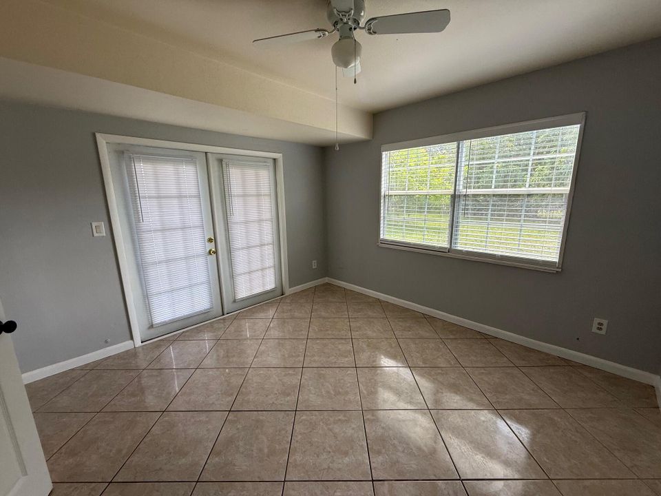 Active With Contract: $2,000 (3 beds, 2 baths, 1362 Square Feet)