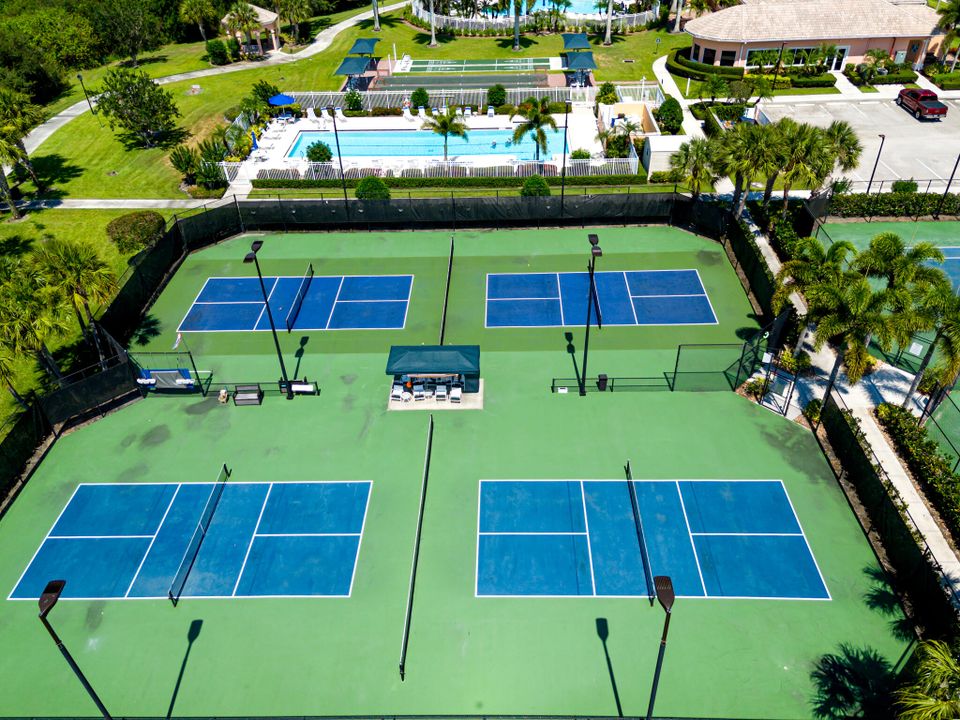 Active With Contract: $689,900 (4 beds, 3 baths, 2487 Square Feet)