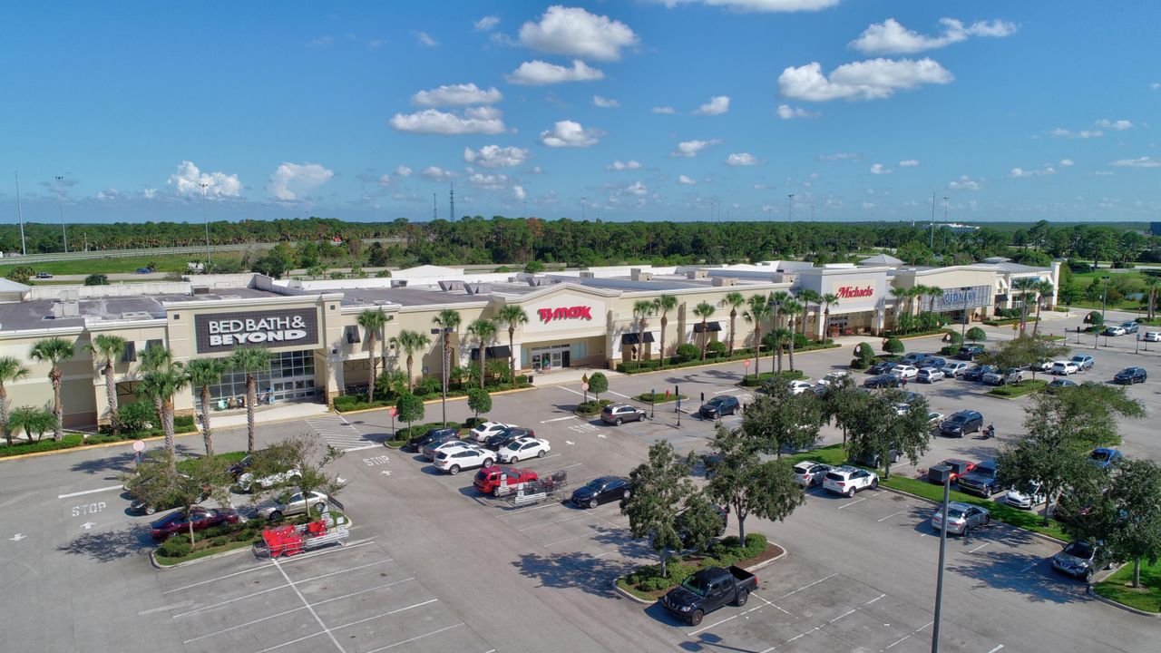 Active With Contract: $689,900 (4 beds, 3 baths, 2487 Square Feet)