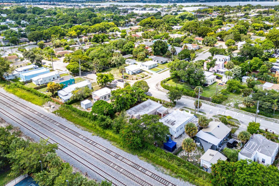 Active With Contract: $350,000 (4 beds, 2 baths, 1330 Square Feet)