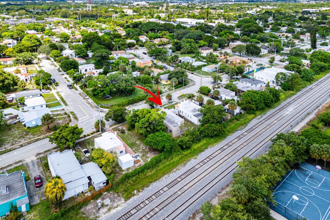 Active With Contract: $350,000 (4 beds, 2 baths, 1330 Square Feet)