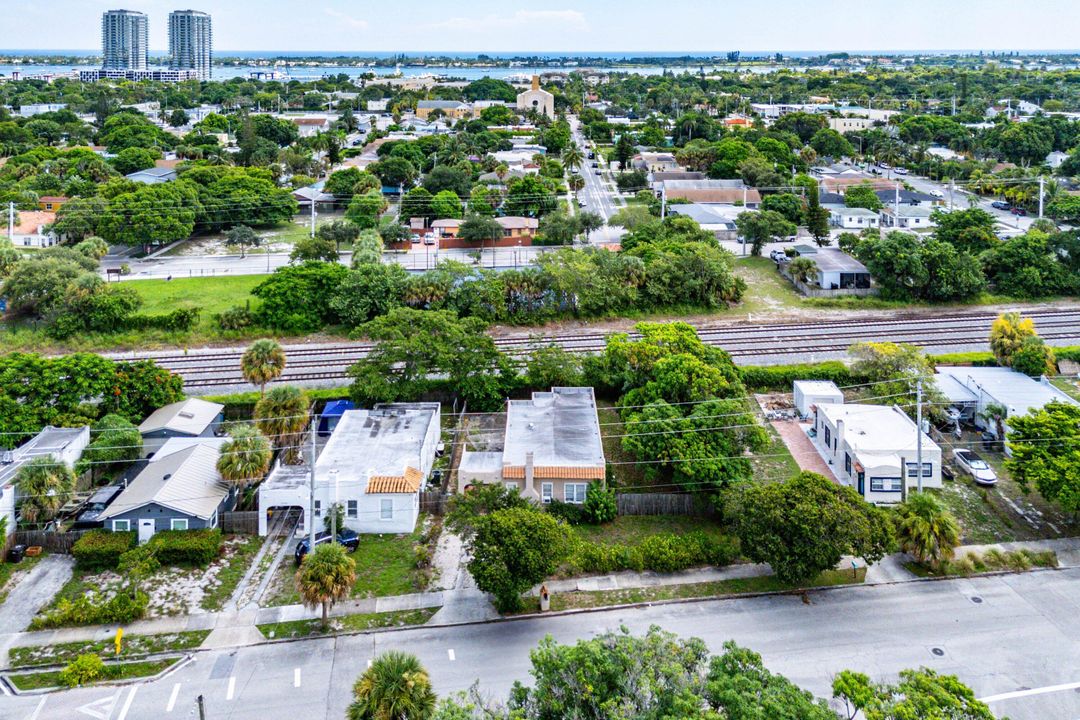 Active With Contract: $350,000 (4 beds, 2 baths, 1330 Square Feet)