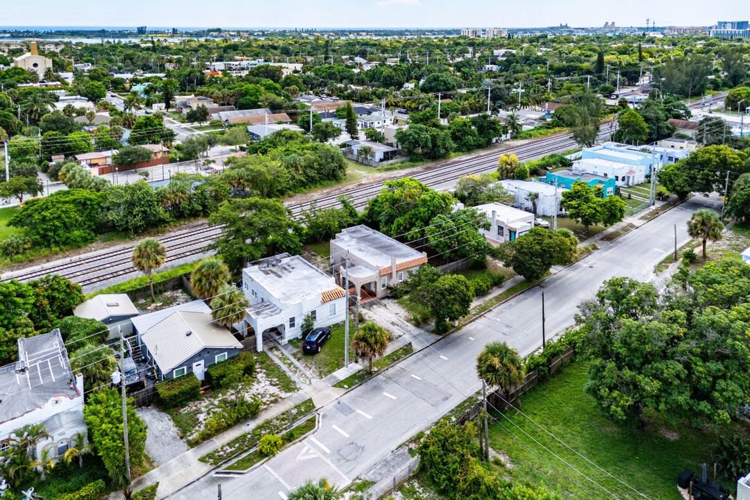 Active With Contract: $350,000 (4 beds, 2 baths, 1330 Square Feet)