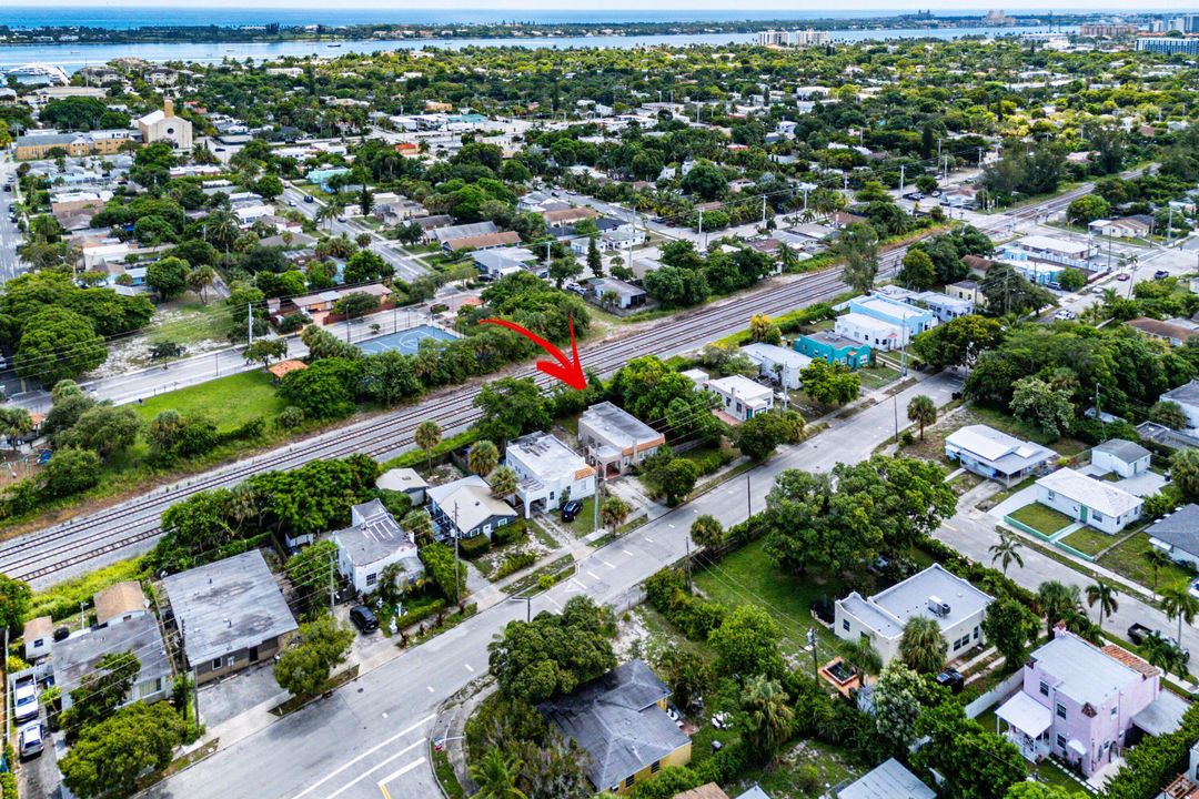 Active With Contract: $350,000 (4 beds, 2 baths, 1330 Square Feet)