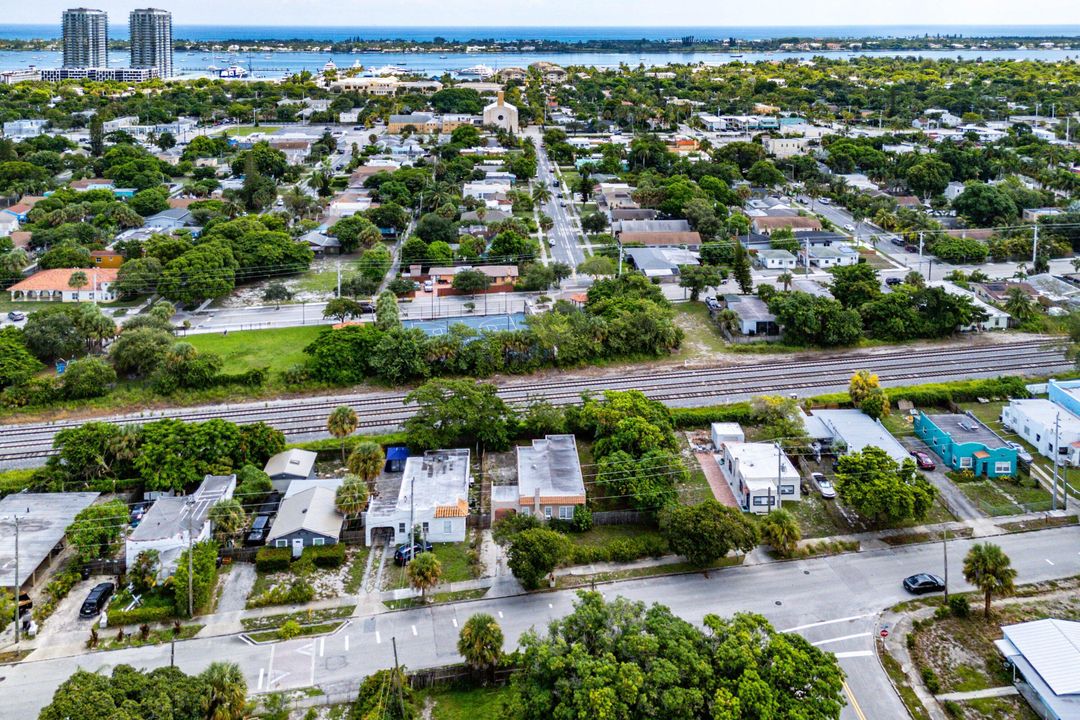 Active With Contract: $350,000 (4 beds, 2 baths, 1330 Square Feet)