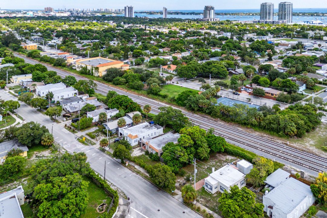 Active With Contract: $350,000 (4 beds, 2 baths, 1330 Square Feet)