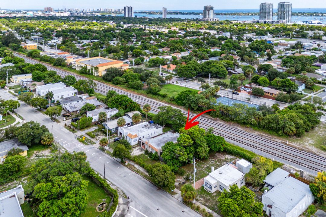 Active With Contract: $350,000 (4 beds, 2 baths, 1330 Square Feet)