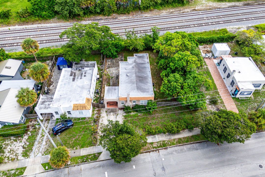 Active With Contract: $350,000 (4 beds, 2 baths, 1330 Square Feet)