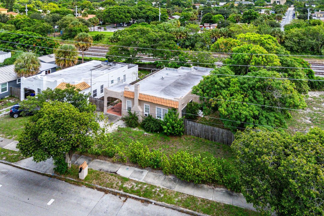 Active With Contract: $350,000 (4 beds, 2 baths, 1330 Square Feet)