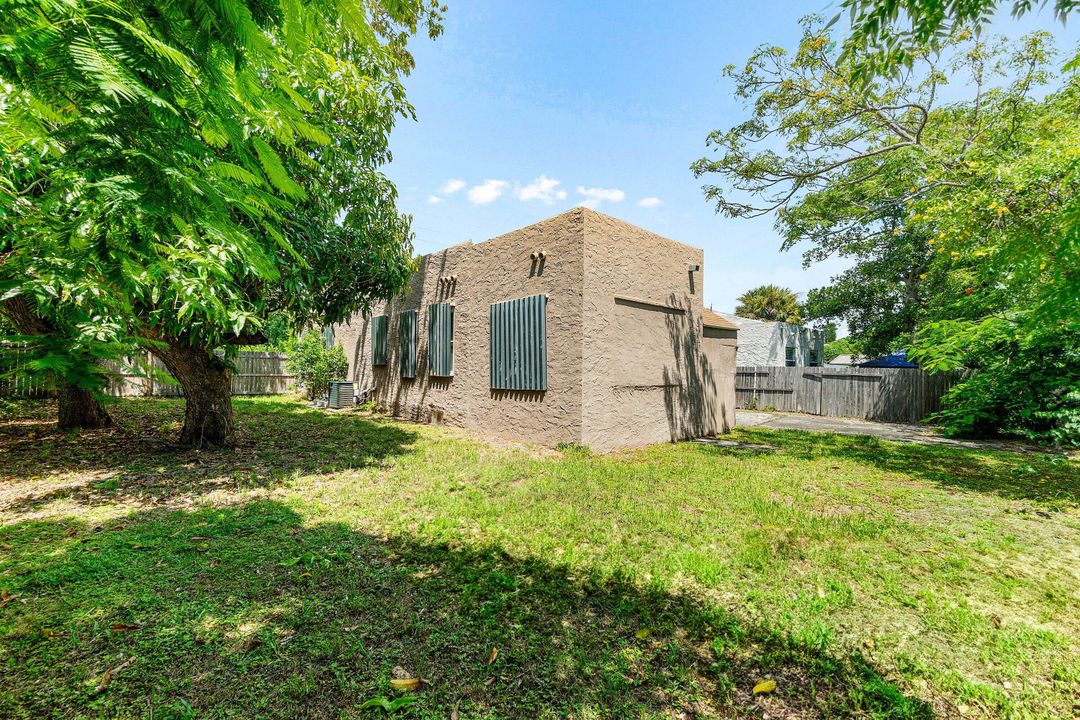 Active With Contract: $350,000 (4 beds, 2 baths, 1330 Square Feet)