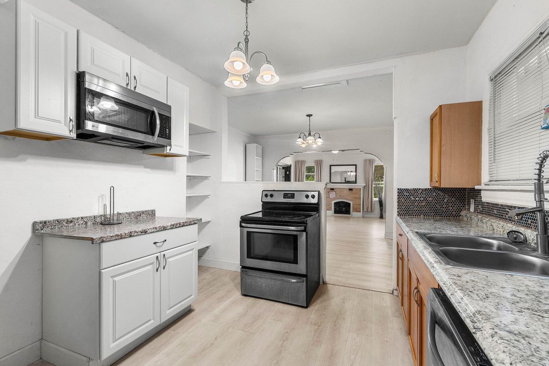 Active With Contract: $350,000 (4 beds, 2 baths, 1330 Square Feet)