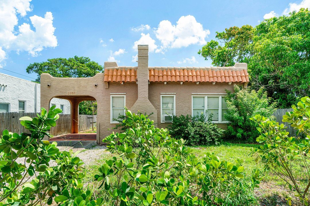 Active With Contract: $350,000 (4 beds, 2 baths, 1330 Square Feet)