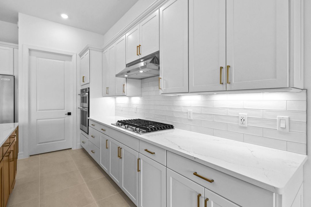 Под контрактом: $959,040 (3 спален, 3 ванн, 2483 Квадратных фут)