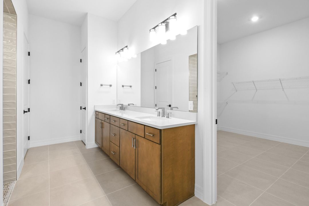 Под контрактом: $959,040 (3 спален, 3 ванн, 2483 Квадратных фут)