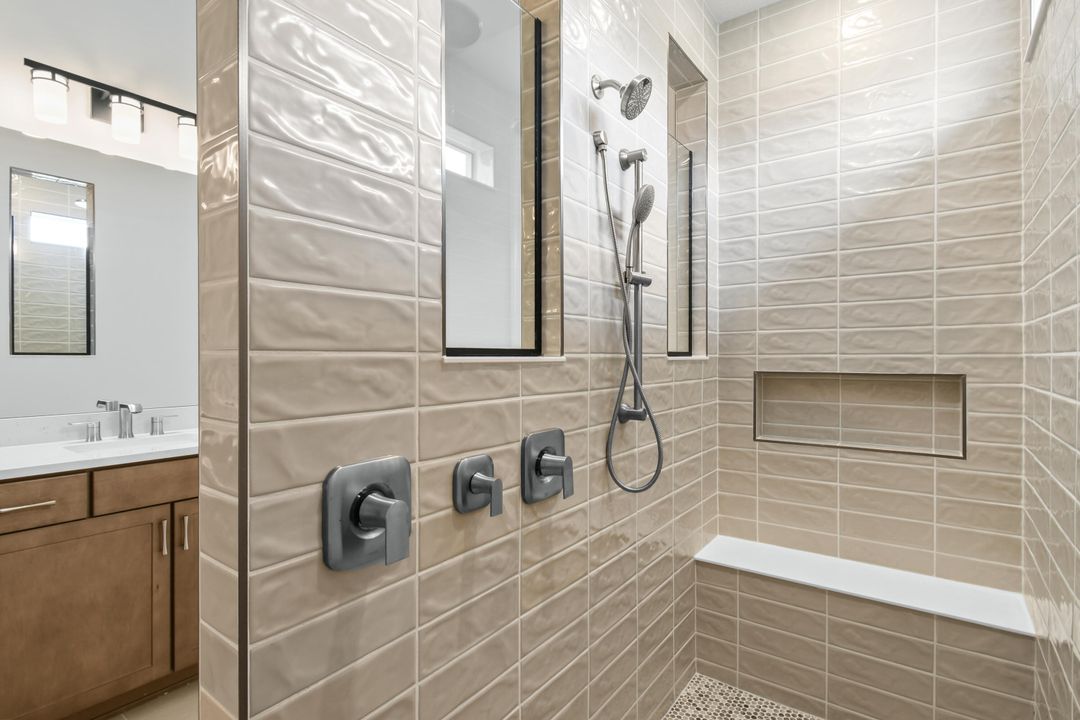 Под контрактом: $959,040 (3 спален, 3 ванн, 2483 Квадратных фут)