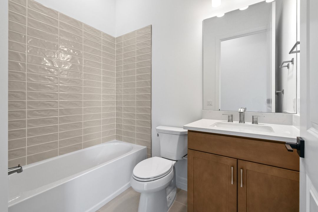 Под контрактом: $959,040 (3 спален, 3 ванн, 2483 Квадратных фут)