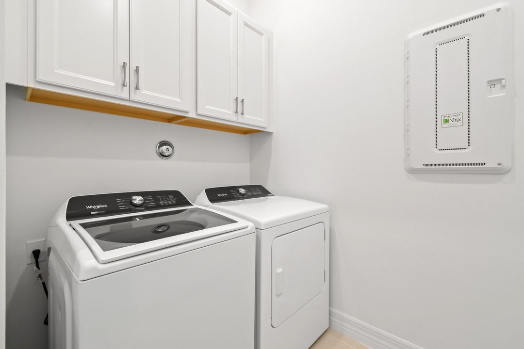 Под контрактом: $959,040 (3 спален, 3 ванн, 2483 Квадратных фут)