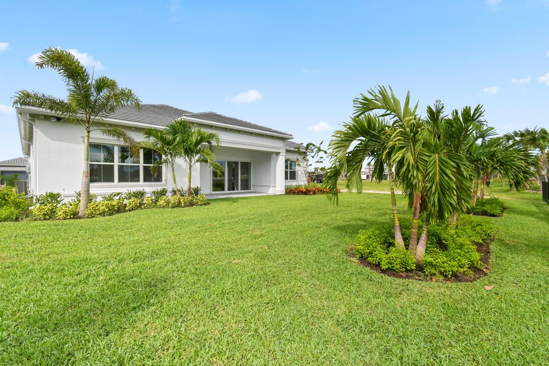 Под контрактом: $959,040 (3 спален, 3 ванн, 2483 Квадратных фут)