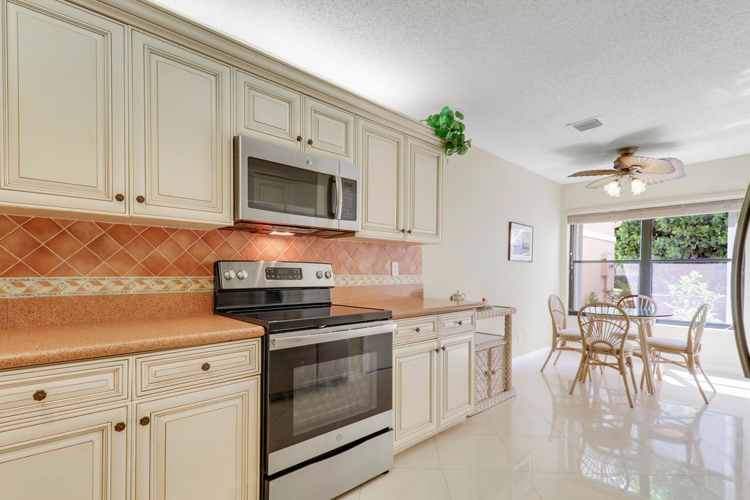 Active With Contract: $599,995 (3 beds, 2 baths, 1909 Square Feet)