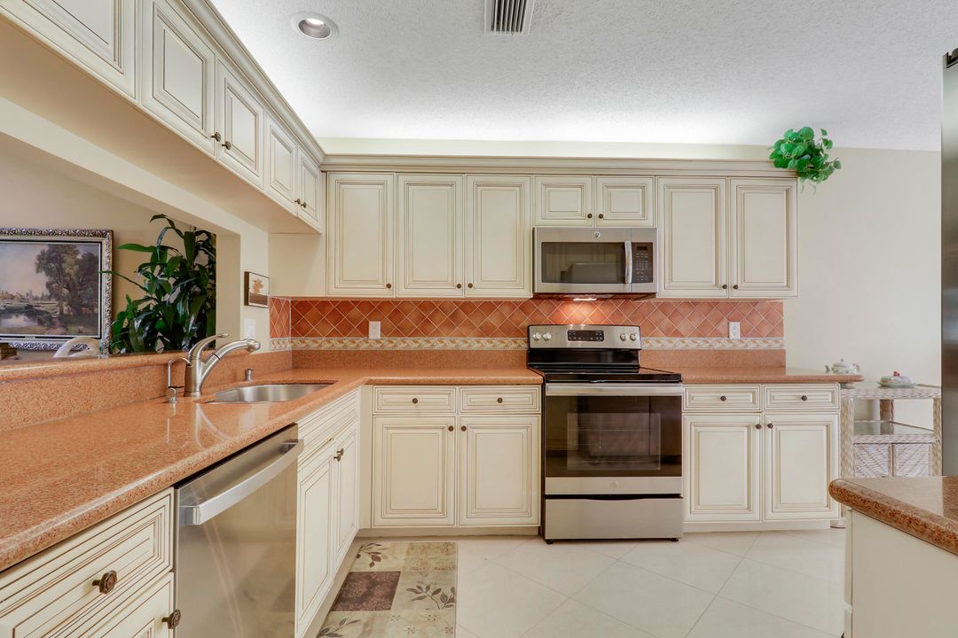 Active With Contract: $599,995 (3 beds, 2 baths, 1909 Square Feet)