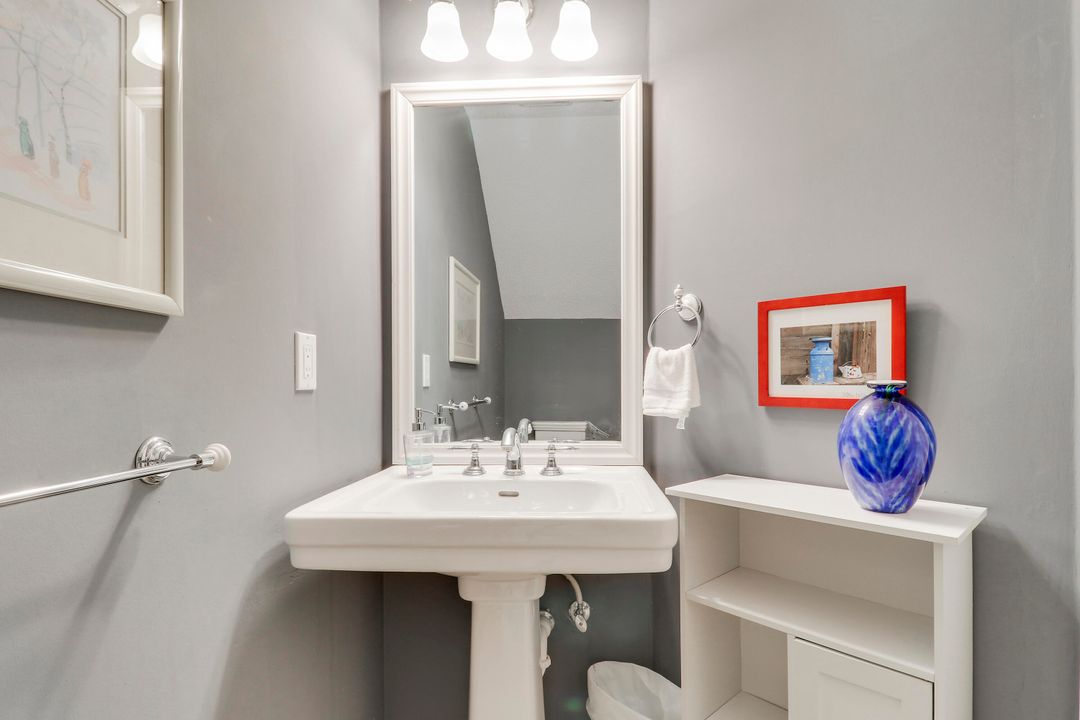 Active With Contract: $599,995 (3 beds, 2 baths, 1909 Square Feet)