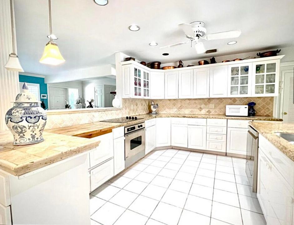 出租: $15,000 (3 贝兹, 2 浴室, 1936 平方英尺)