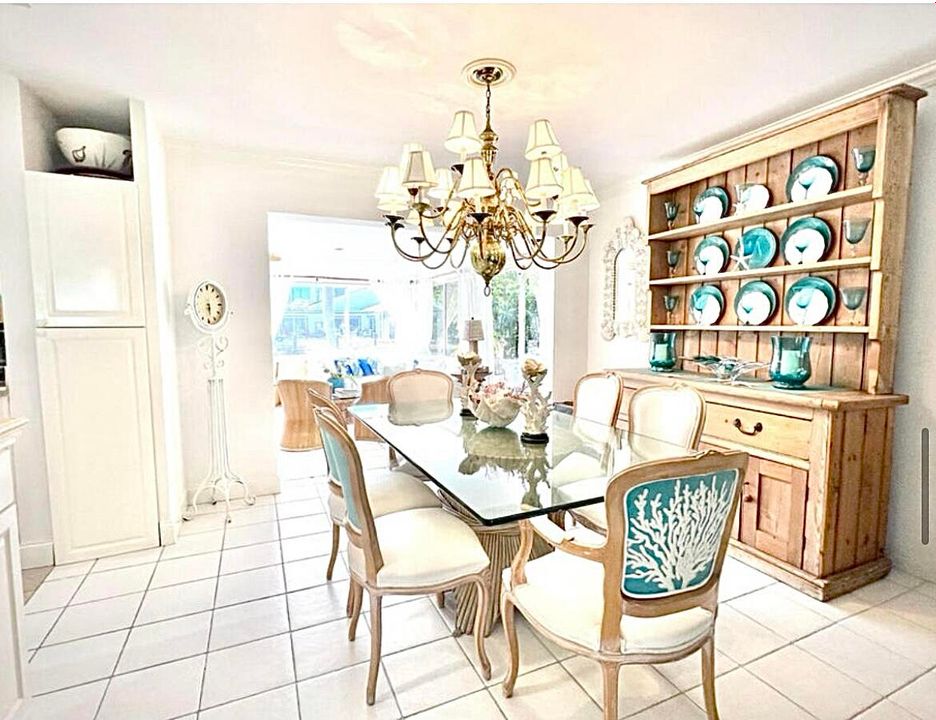 出租: $15,000 (3 贝兹, 2 浴室, 1936 平方英尺)