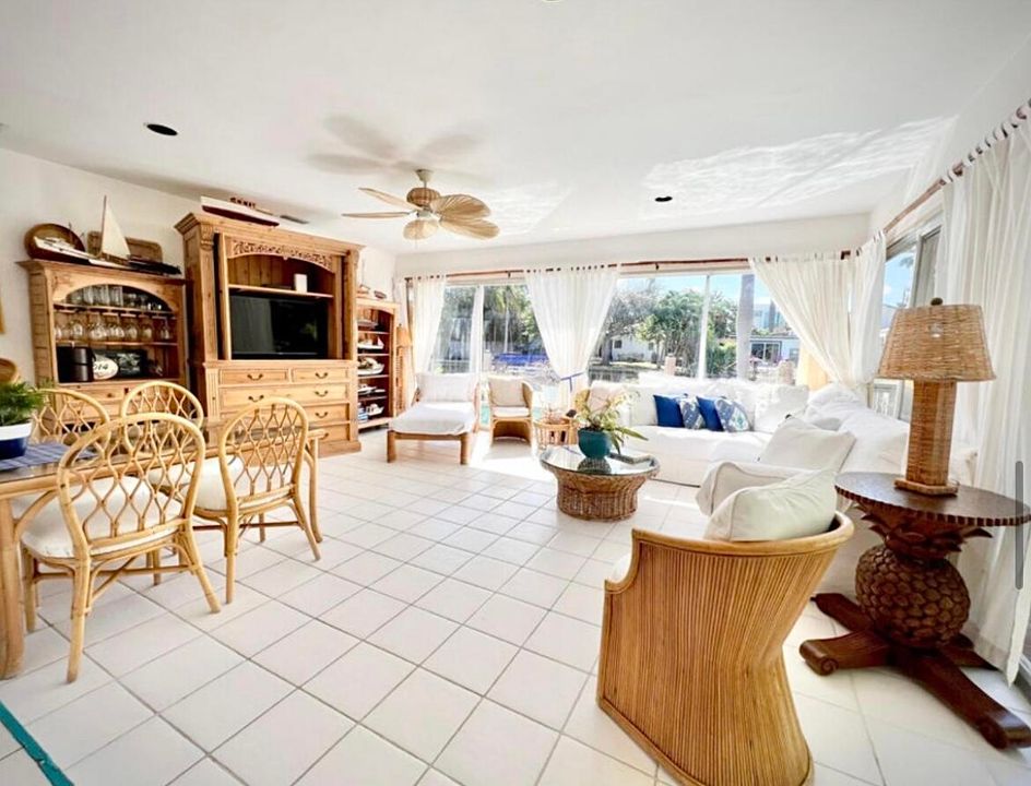 出租: $15,000 (3 贝兹, 2 浴室, 1936 平方英尺)