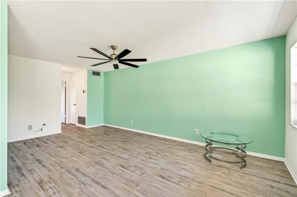 For Sale: $113,000 (1 beds, 1 baths, 750 Square Feet)