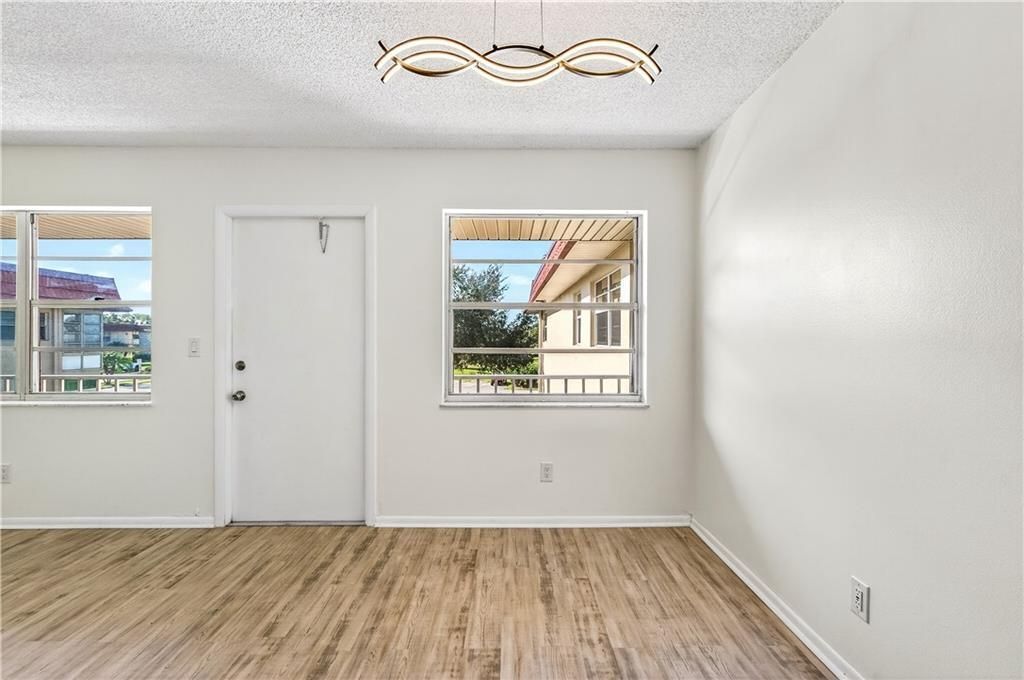 For Sale: $113,000 (1 beds, 1 baths, 750 Square Feet)