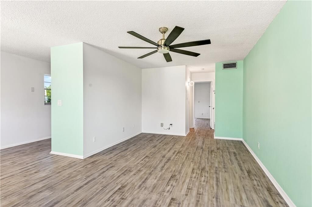 For Sale: $113,000 (1 beds, 1 baths, 750 Square Feet)