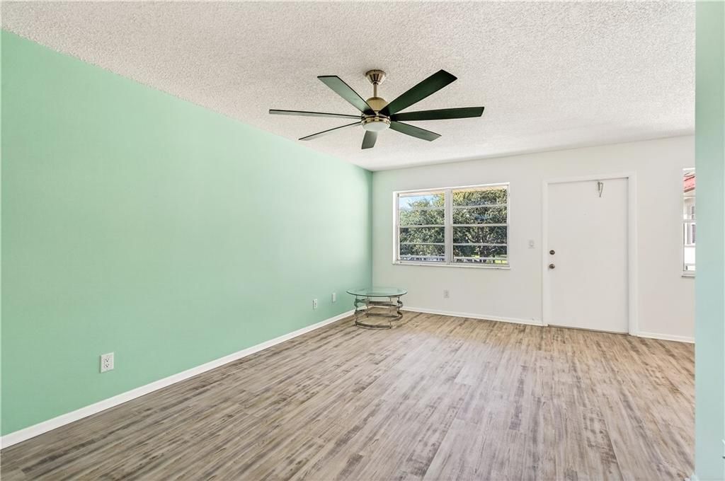 For Sale: $113,000 (1 beds, 1 baths, 750 Square Feet)