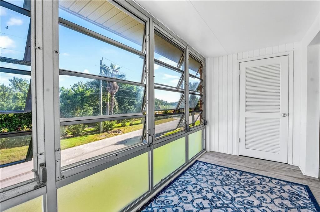 For Sale: $113,000 (1 beds, 1 baths, 750 Square Feet)