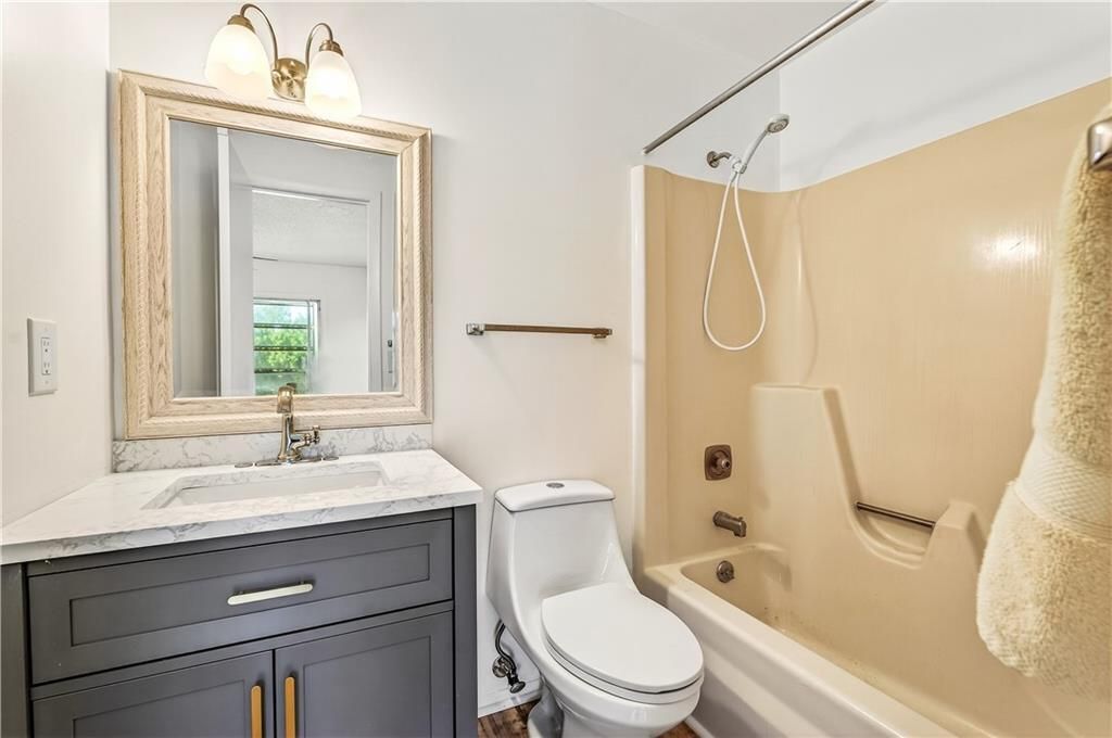 For Sale: $113,000 (1 beds, 1 baths, 750 Square Feet)