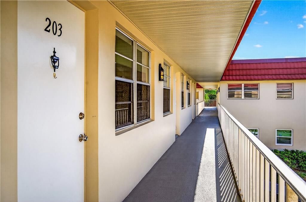 For Sale: $113,000 (1 beds, 1 baths, 750 Square Feet)