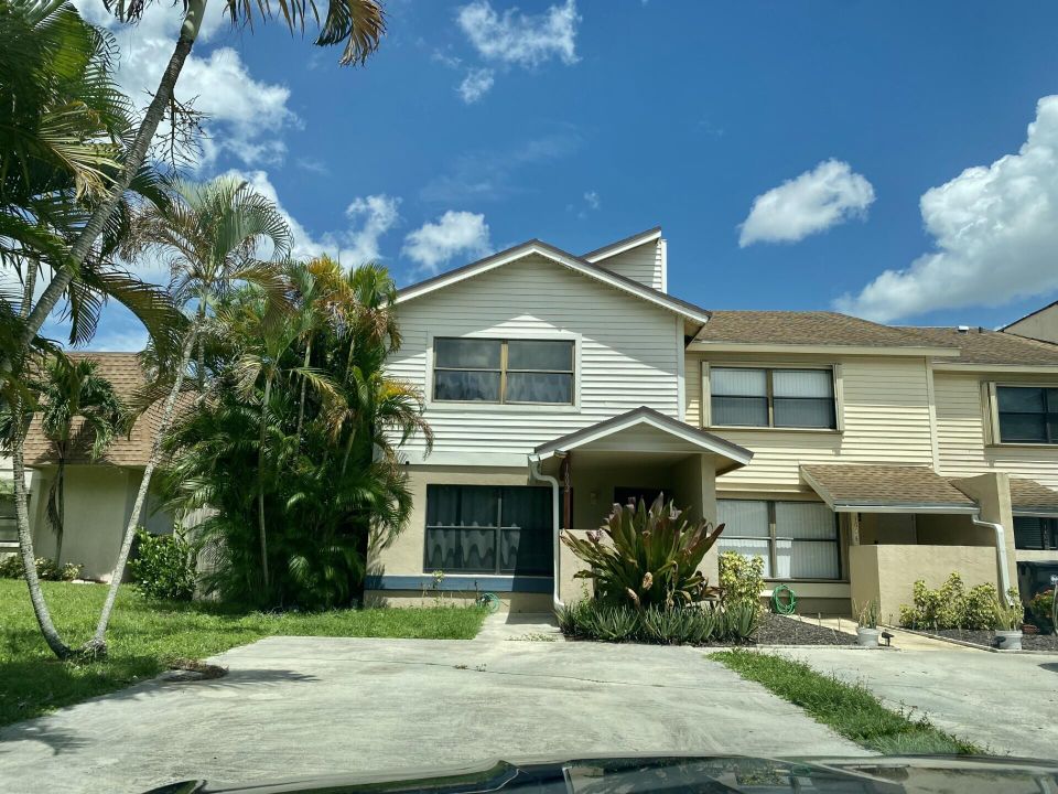 Под контрактом: $4,000 (2 спален, 2 ванн, 1432 Квадратных фут)