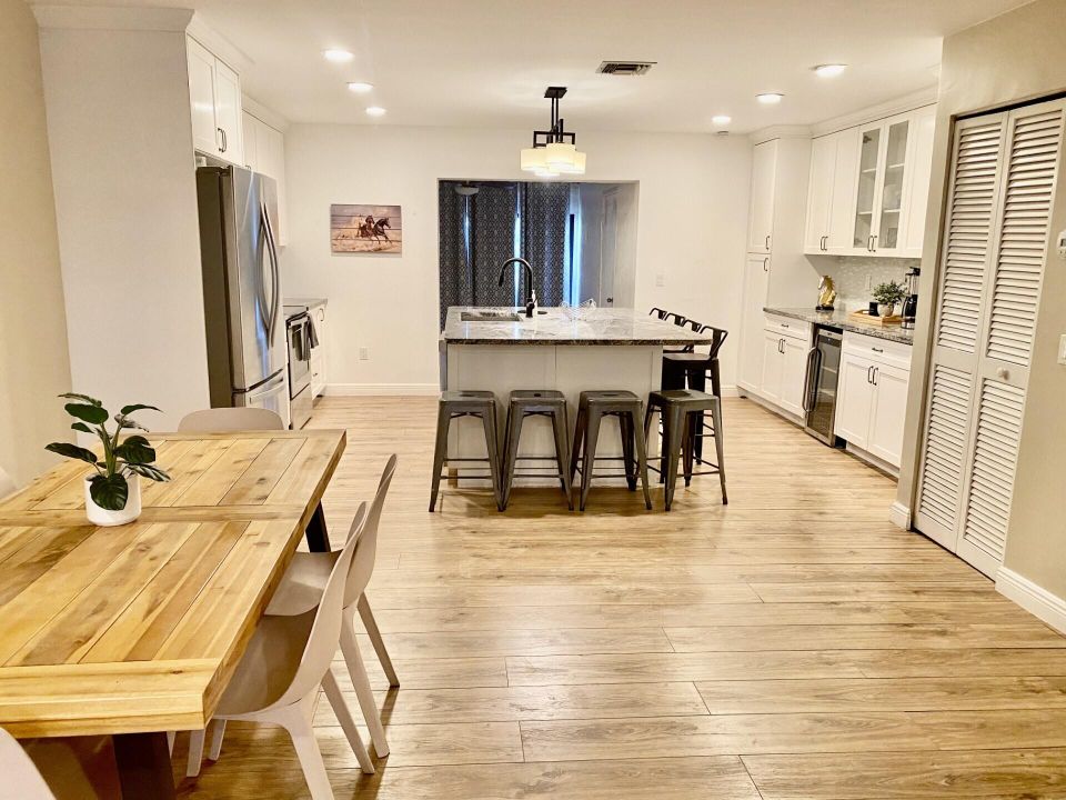 Под контрактом: $4,000 (2 спален, 2 ванн, 1432 Квадратных фут)