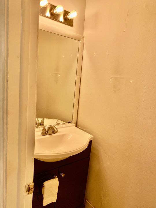 Под контрактом: $4,000 (2 спален, 2 ванн, 1432 Квадратных фут)