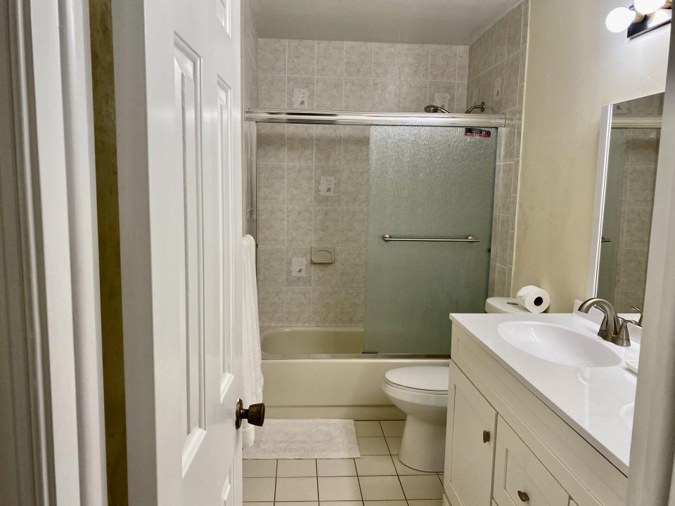 Под контрактом: $4,000 (2 спален, 2 ванн, 1432 Квадратных фут)