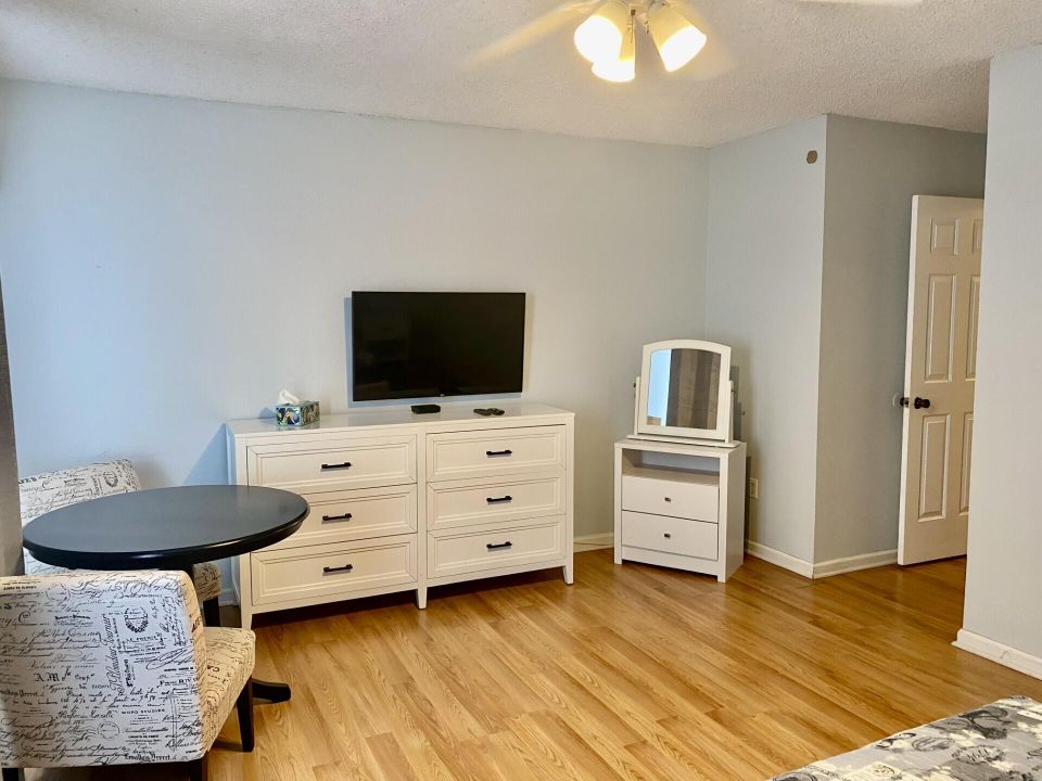 Под контрактом: $4,000 (2 спален, 2 ванн, 1432 Квадратных фут)