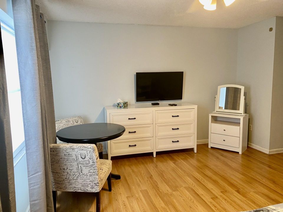 Под контрактом: $4,000 (2 спален, 2 ванн, 1432 Квадратных фут)