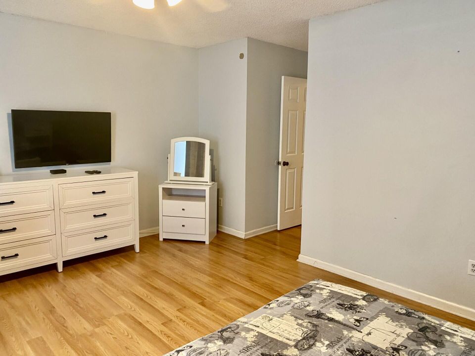 Под контрактом: $4,000 (2 спален, 2 ванн, 1432 Квадратных фут)