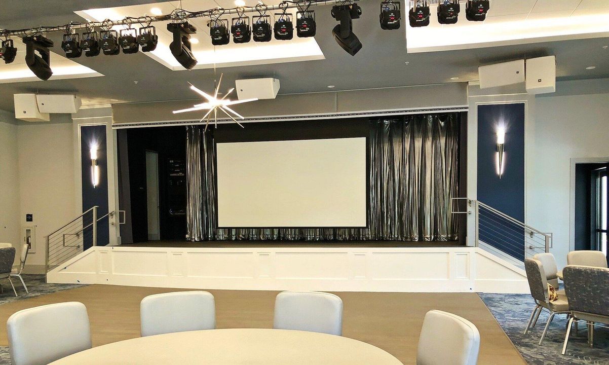 待售: $87,900 (1 贝兹, 2 浴室, 912 平方英尺)