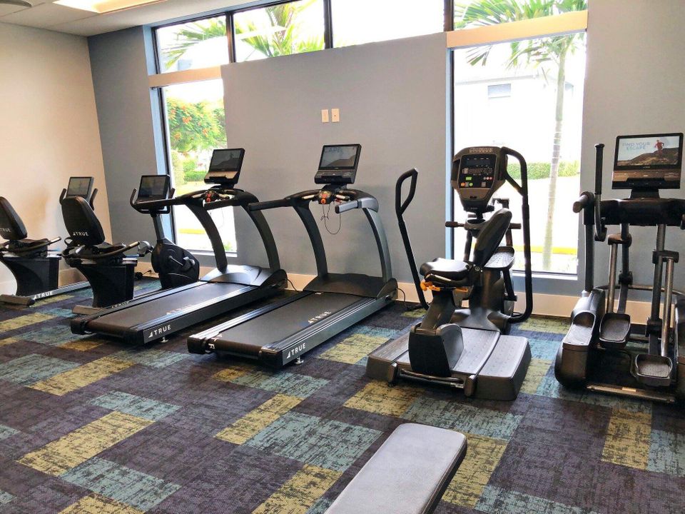 待售: $87,900 (1 贝兹, 2 浴室, 912 平方英尺)