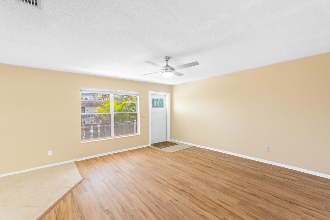 For Sale: $169,000 (2 beds, 2 baths, 992 Square Feet)