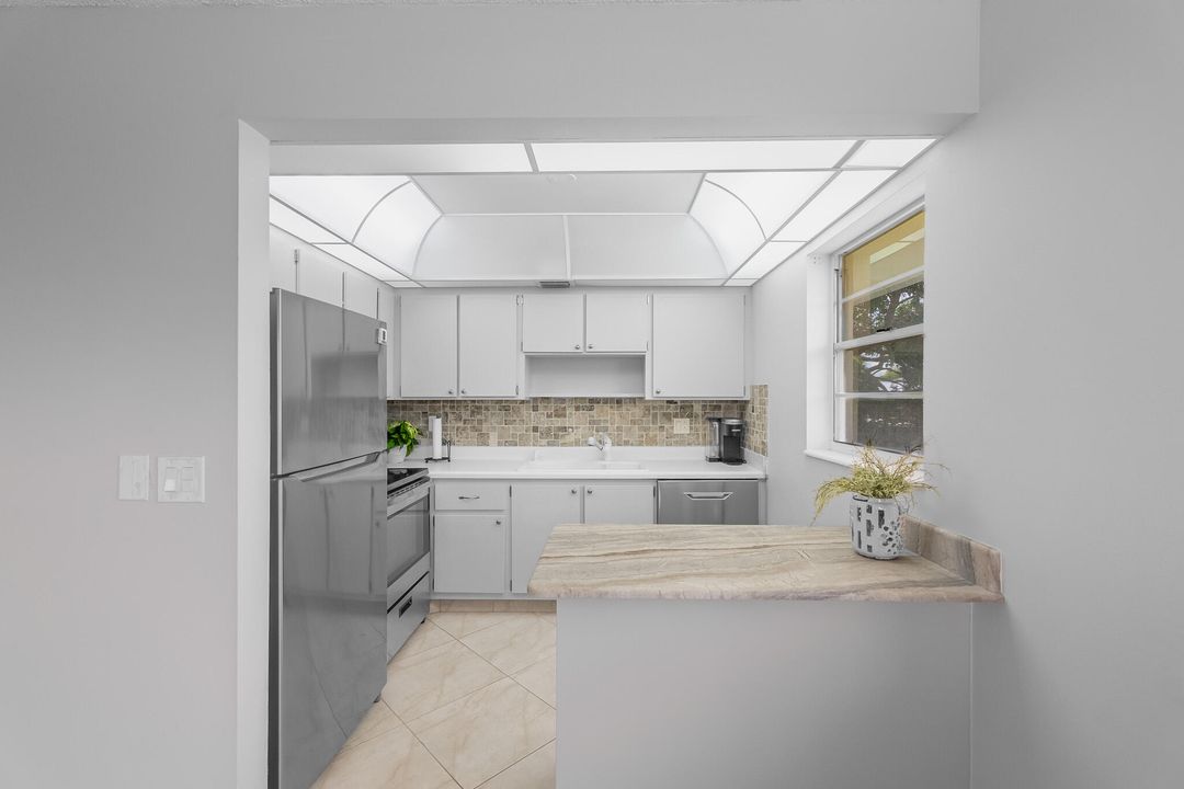 For Sale: $169,000 (2 beds, 2 baths, 992 Square Feet)