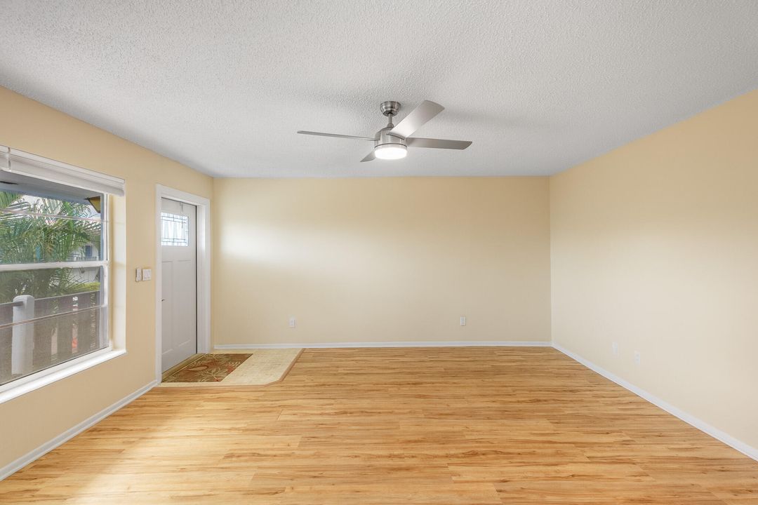 For Sale: $169,000 (2 beds, 2 baths, 992 Square Feet)