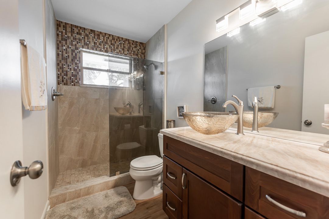 For Sale: $169,000 (2 beds, 2 baths, 992 Square Feet)