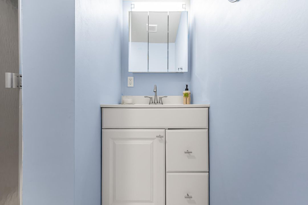 For Sale: $169,000 (2 beds, 2 baths, 992 Square Feet)