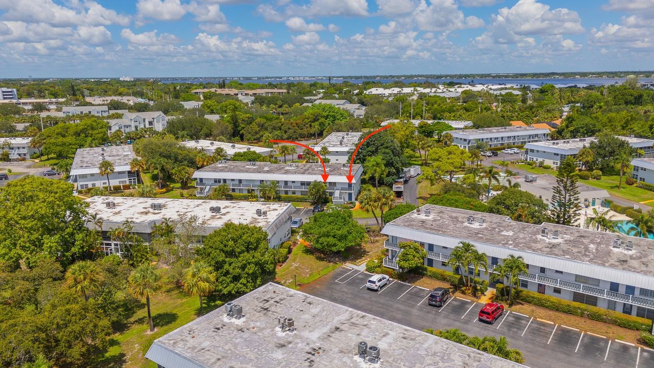 For Sale: $169,000 (2 beds, 2 baths, 992 Square Feet)